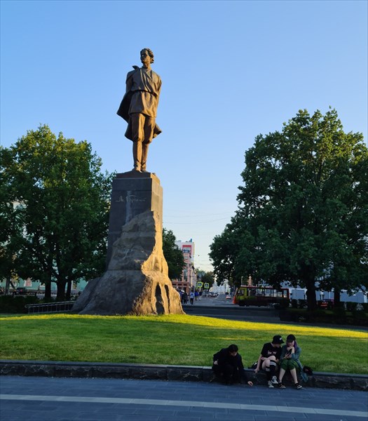 325-Памятник Максиму Горькому